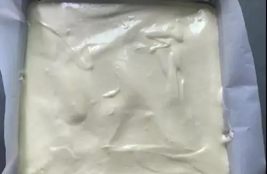 倒入盤子 倒入盤子